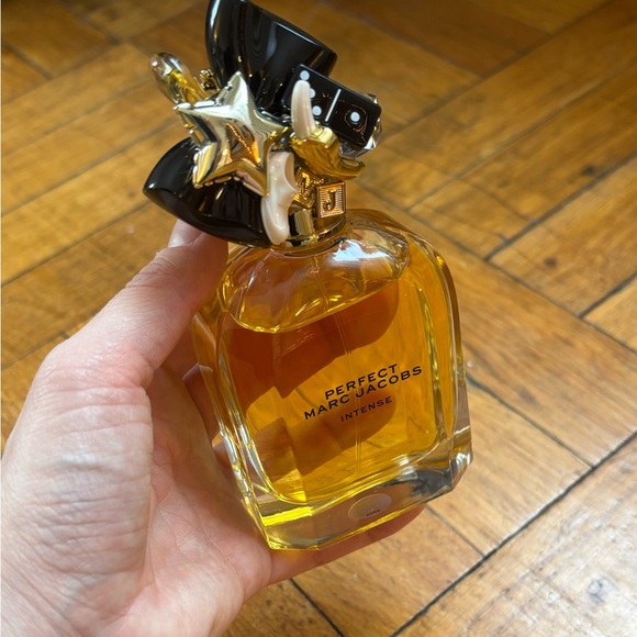 Marc Jacob Perfect Intense 100 ml EDP Spray.  Only spritzed twice! - Picture 4 of 5